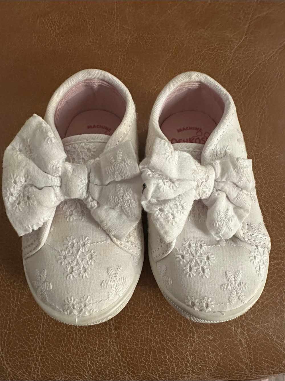 OshKosh B'gosh White Embroidered Bow Baby Shoes